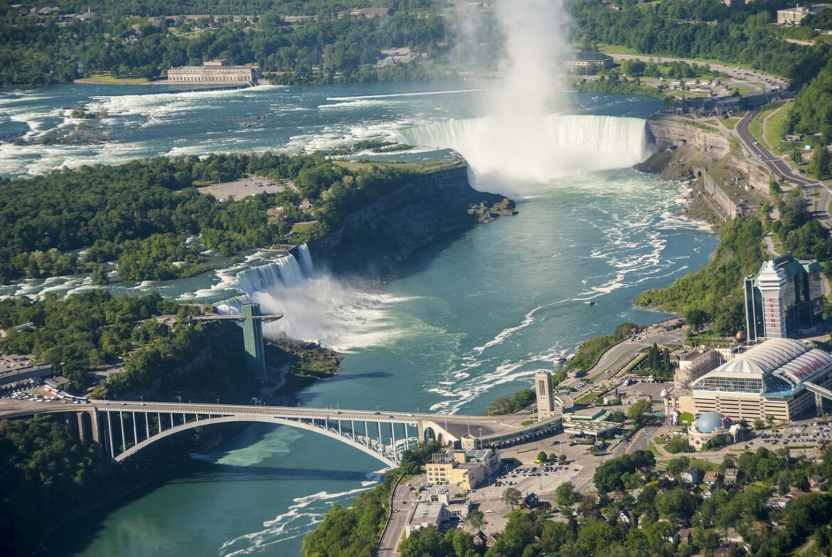 Mijn Bezoek aan de Niagara Watervallen Mijn Bezoek aan de Niagara Watervallen