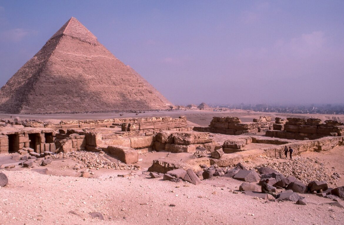 Het Verkennen van de Pyramides van Egypte